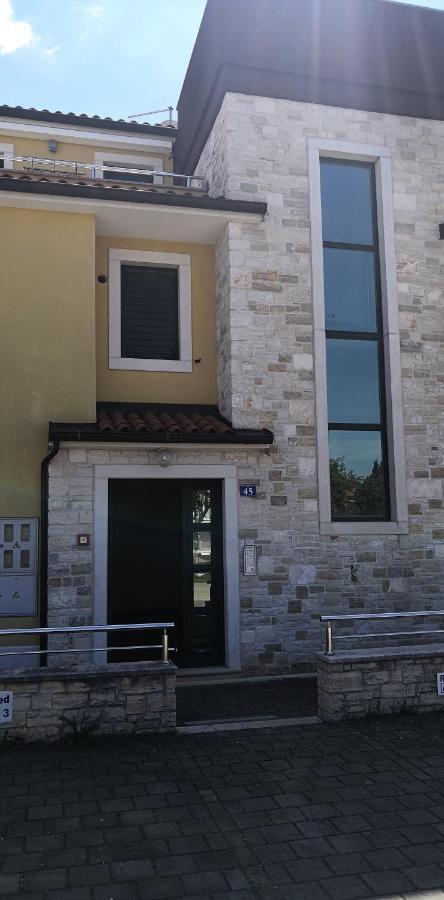 Apartments Danex Aida Умаг Екстериор снимка